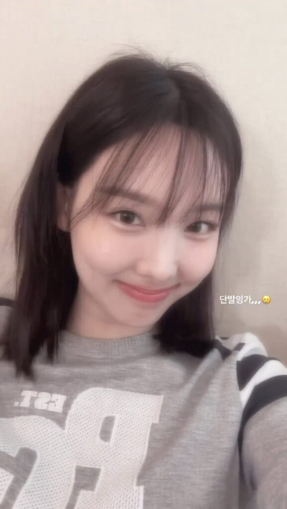 Nayeon TWICE Cantik Awet Muda Saat Selfie