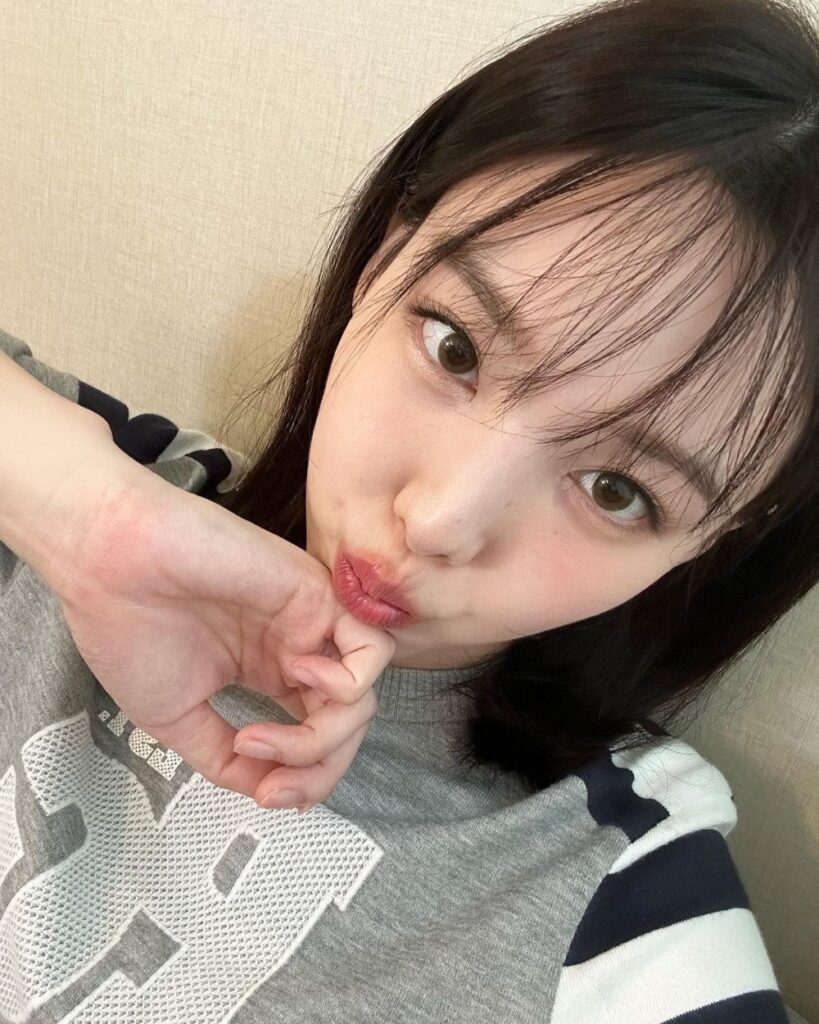 Nayeon TWICE Cantik Awet Muda Saat Selfie