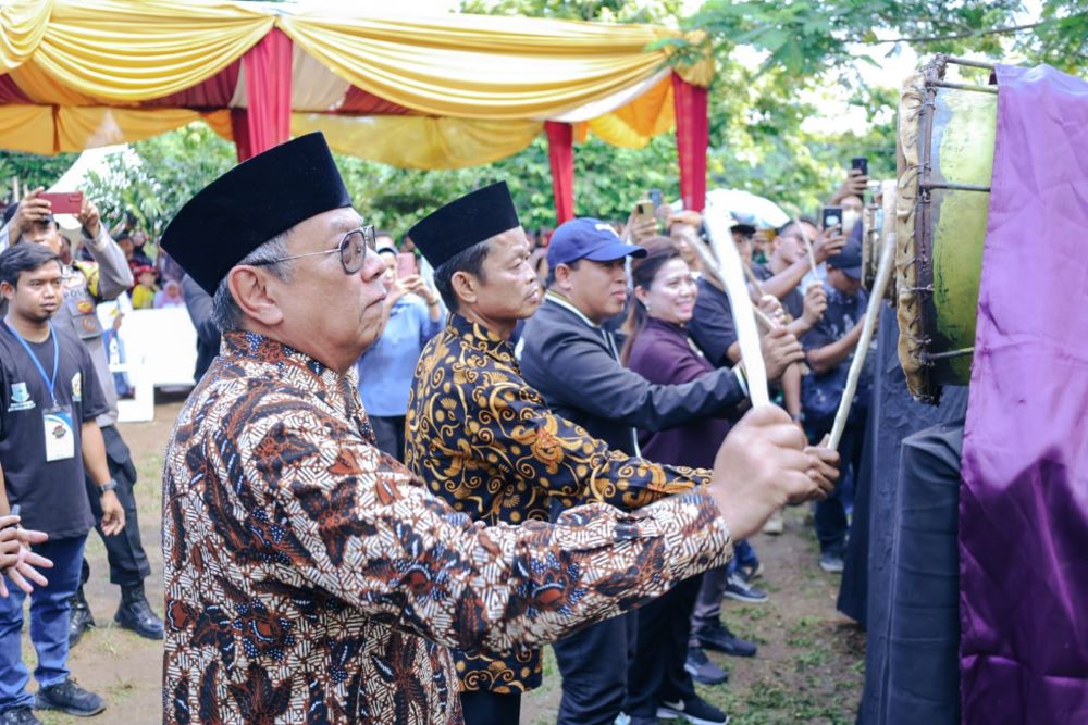 Benyamin Davnie membuka secara resmi acara Festival Bedug