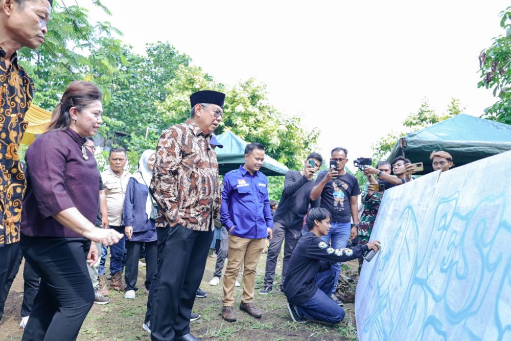 Benyamin Davnie membuka secara resmi acara Festival Bedug