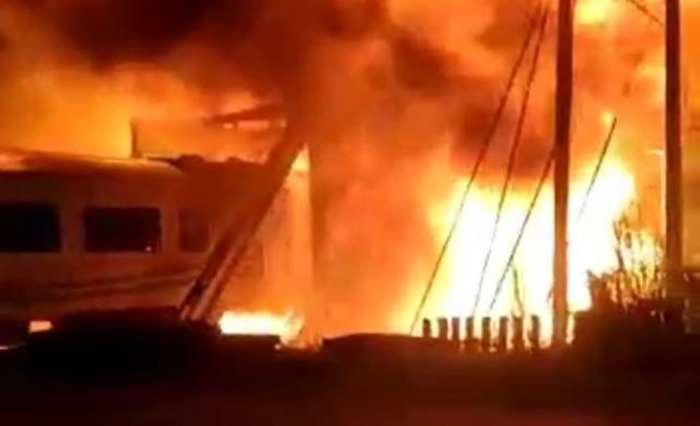 Kecelakaan KA Brantas dengan Truk Trailer di Semarang