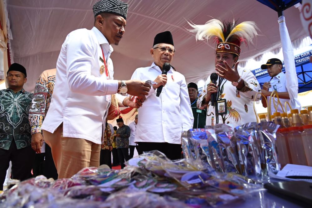 Wapres KH Ma'ruf Amin meletakan batu pertama pembangunan Taman Ruang Terbuka Hijau (RTH) Fakfak