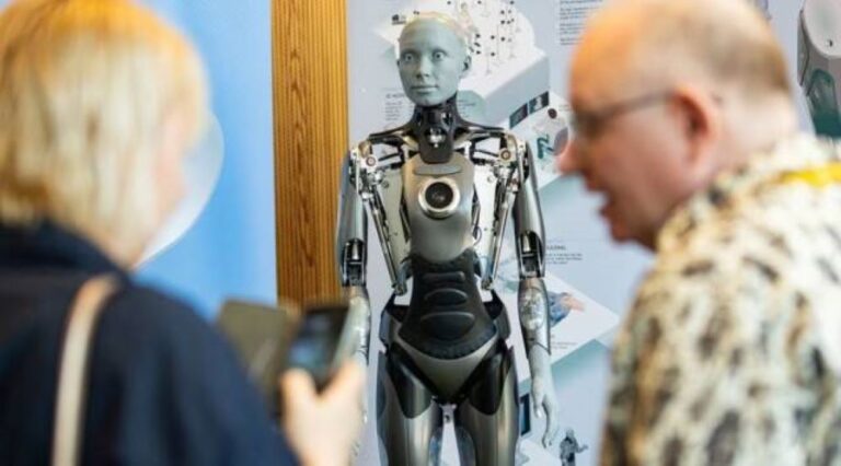Robot katakan tak bakal curi pekerjaan dan berontak melawan manusia.