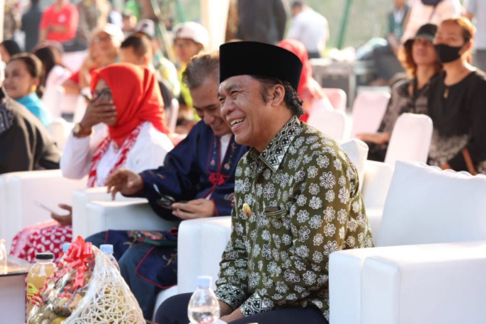 Pj Gubernur Banten Al Muktabar Lepas Parade Budaya Kota Tangerang Selatan 2023