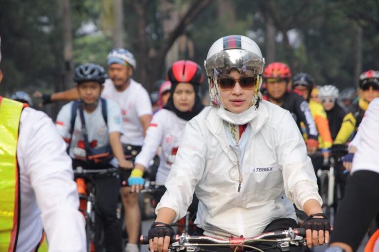 Airin Rachmi Diany Gowes Bersama Ribuan Warga