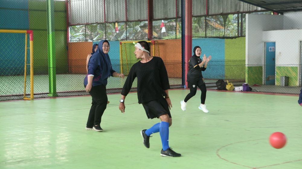 PMI Tangsel Gelar Lomba Futsal Pria Pakai Daster