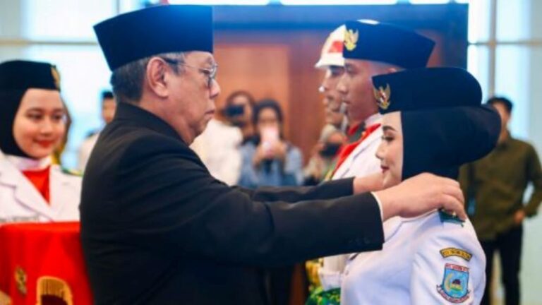 Benyamin Davnie Kukuhkan Anggota Paskibraka HUT RI ke-78