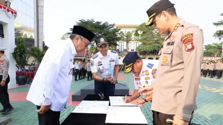 Benyamin Davnie Serahkan 3 Unit ETLE Mobile ke Polres Tangsel