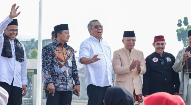 Wali Kota Tangerang Selatan Benyamin Davnie Menghadiri Festival Budaya Betawi