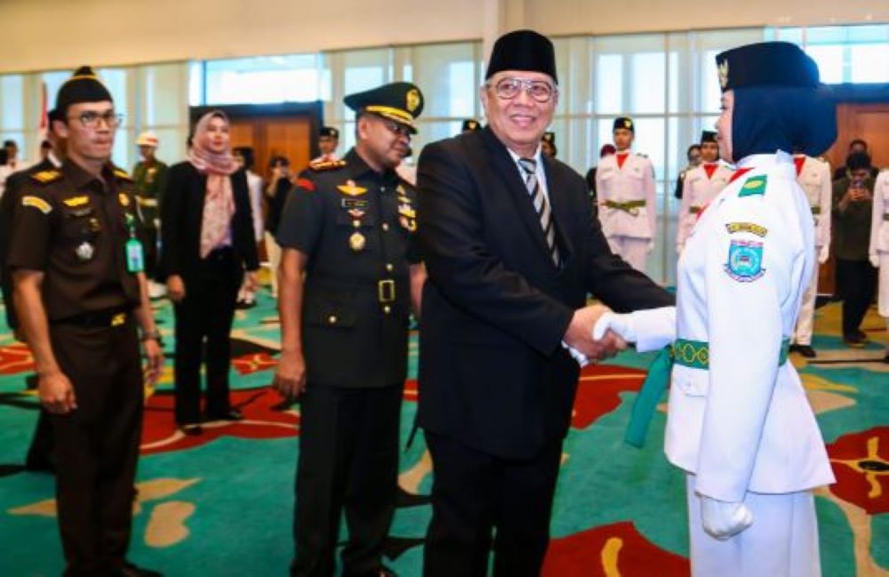 Benyamin Davnie Kukuhkan Anggota Paskibraka HUT RI ke-78