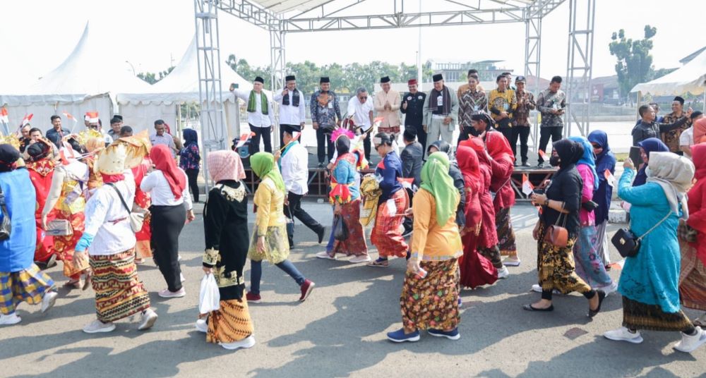 Wali Kota Tangerang Selatan Benyamin Davnie Menghadiri Festival Budaya Betawi