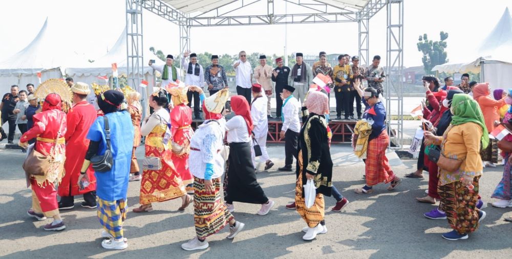 Wali Kota Tangerang Selatan Benyamin Davnie Menghadiri Festival Budaya Betawi