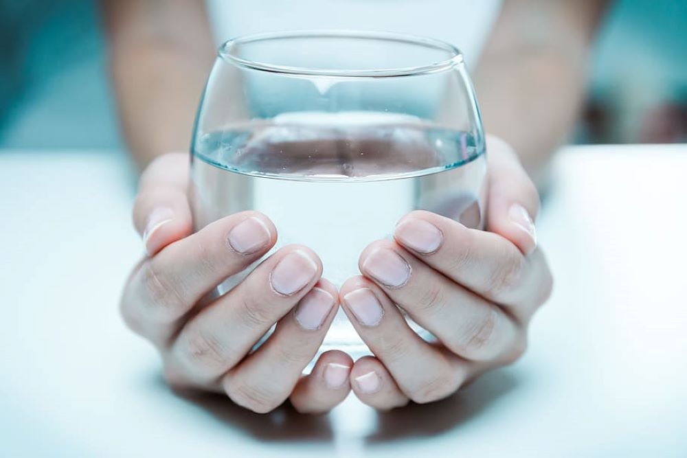 Minum Terlalu Banyak atau Sedikit Sama Bahayanya