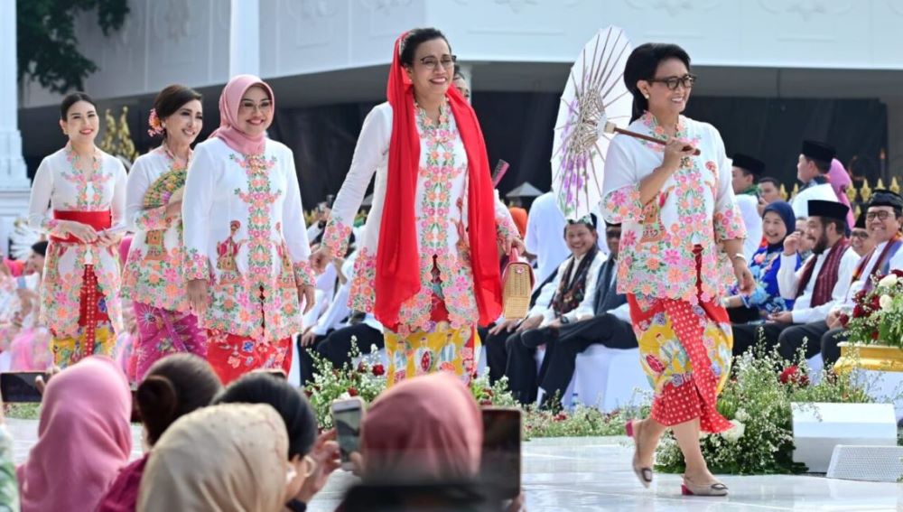 Jokowi Ingin Masyarakat Kembali Gemar Kenakan Kebaya