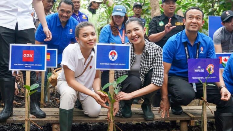 Kemenpora Apresiasi Penanaman Bakau Guna Atasi Kualitas Udara Jakarta