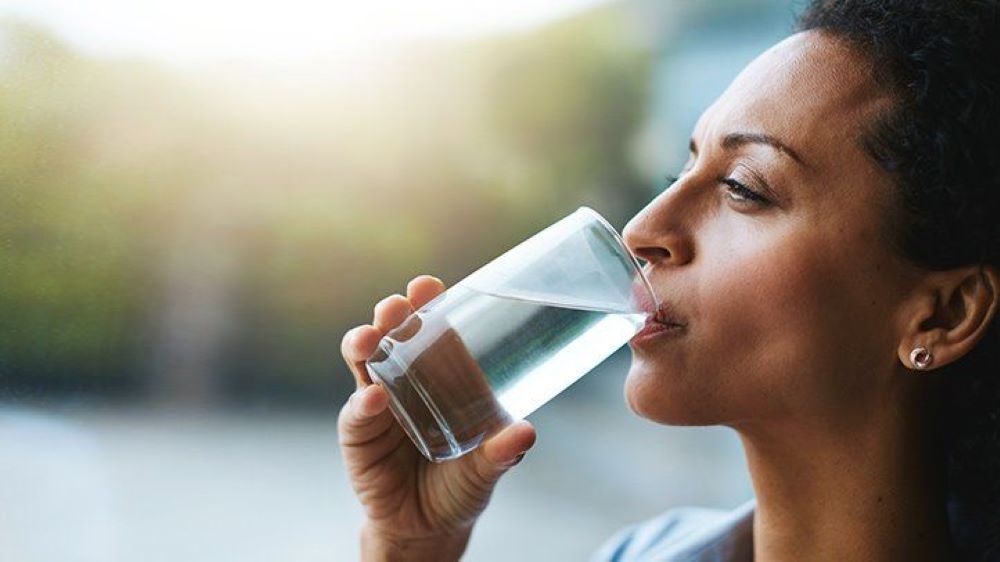 Minum Terlalu Banyak atau Sedikit Sama Bahayanya