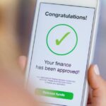 OJK Sebut Bahaya Pinjol Jerat Buruh, Ibu Rumah Tangga dan Pelajar