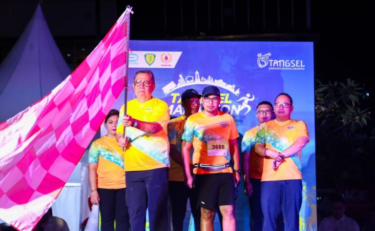 Benyamin Davnie Lepas Ribuan Peserta Tangsel Marathon 2023