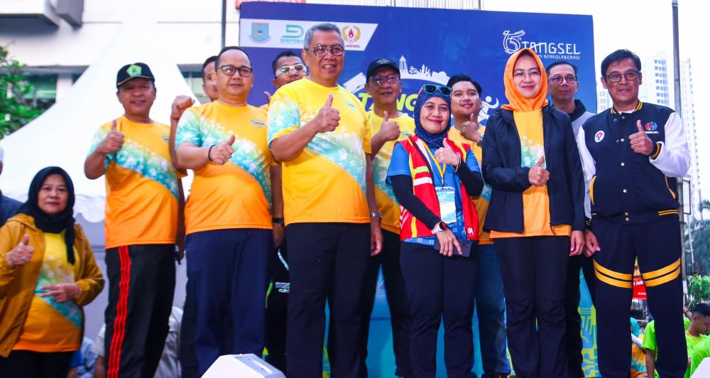 Benyamin Davnie Lepas Ribuan Peserta Tangsel Marathon 2023