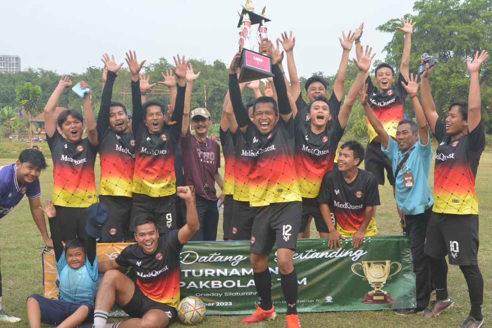 Tim Volunteer FC PMI Tangsel Juara Turnamen Sepak Bola 8 Tim