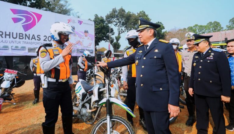 Benyamin Davnie Ingatkan Profesionalisme Insan Perhubungan