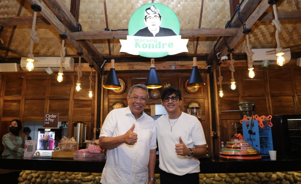 Benyamin Davnie Cicipi Citarasa Warung Kondre Milik Andre Taulany