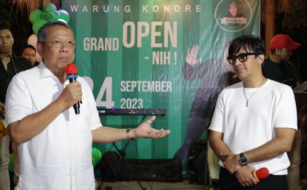 Benyamin Davnie Cicipi Citarasa Warung Kondre Milik Andre Taulany