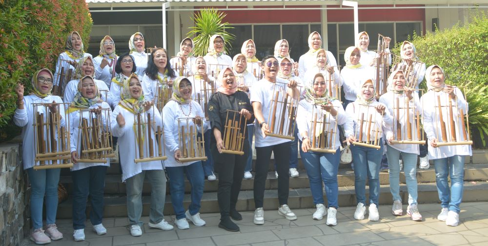 Pemkot Tangsel Gelar Car Free Day yang Dimeriahkan Manakala Angklung