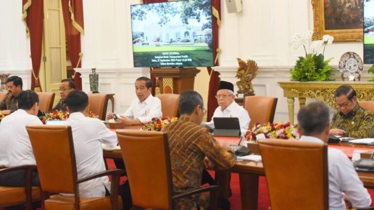 Jokowi Minta Pusat, Daerah, dan BUMN Kolaborasi Integrasikan Moda Transportasi Jabodetabek