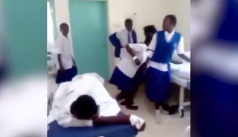 Penyakit Misterius Sebabkan Hampir 100 Siswa Alami Kelumpuhan