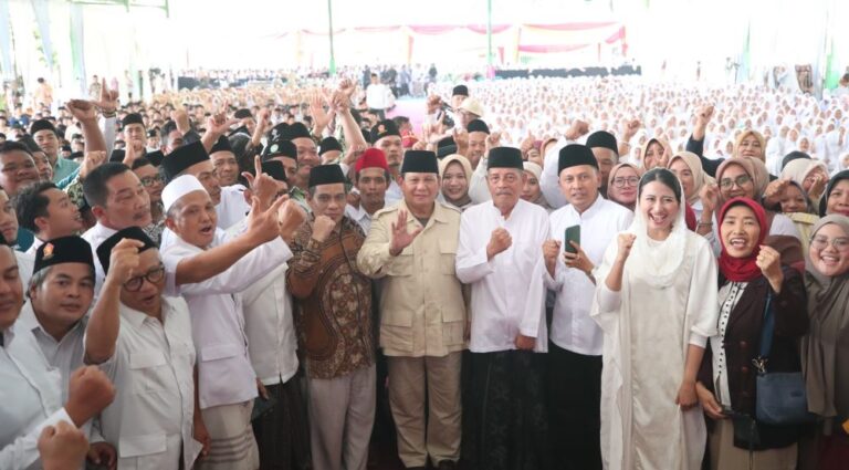 Prabowo Disambut Ribuan Santri di Ponpes Sunan Drajat