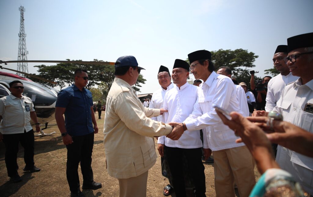 Prabowo Disambut Ribuan Santri di Ponpes Sunan Drajat