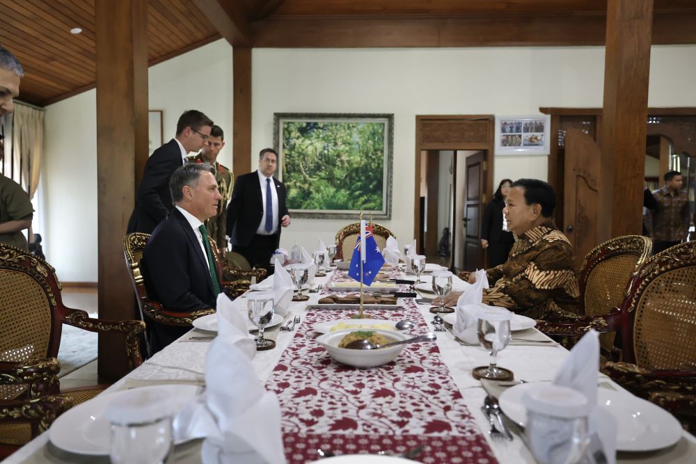 Prabowo Sambut Hangat Menhan Australia di Hambalang, Perkuat Kemitraan Pertahanan