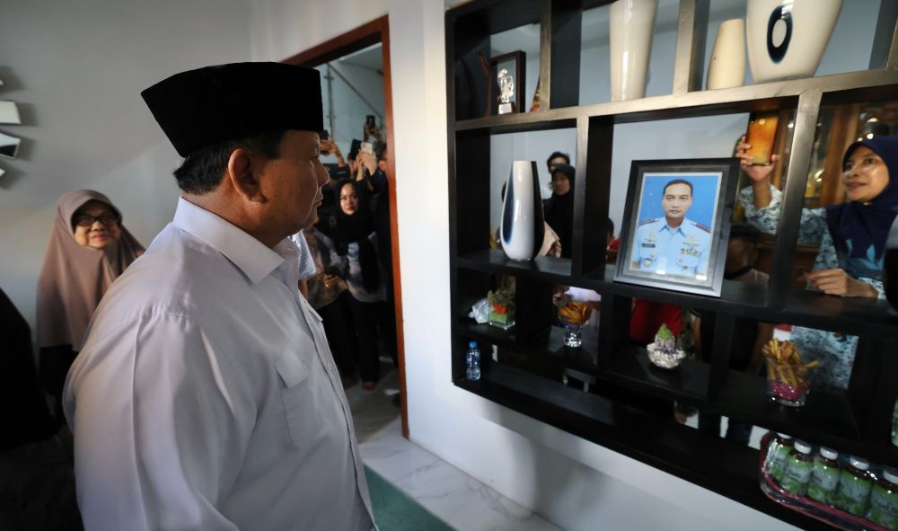 Takziah ke Rumah Duka, Menhan Prabowo Siap Bantu Keluarga Korban Jatuhnya Pesawat Super Tucano TNI AU