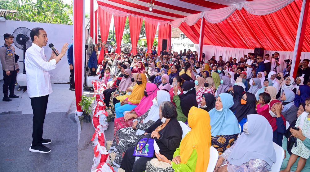 Jokowi Serahkan BLT El Nino: Untuk Tingkatkan Daya Beli Masyarakat