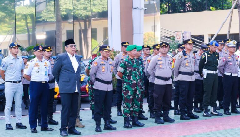 Wali Kota Benyamin Hadiri Apel Gelar Pasukan Operasi Lilin Jaya 2023