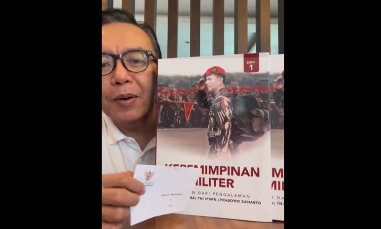 Ari Lasso Terima Buku dari Prabowo: Senang dan Bangga!