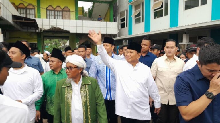 Prabowo Disambut Lantunan Shalawat di Ponpes Miftahul Huda Tasikmalaya