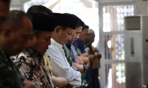 Jelang Debat Cawapres, Prabowo Tetap Bekerja Rutin dan Salat Jumat di Kemhan