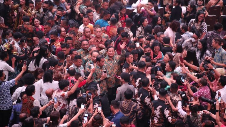 Prabowo Hadiri Natal Nasional di Surabaya Bareng Jokowi dan Menteri Lainnya