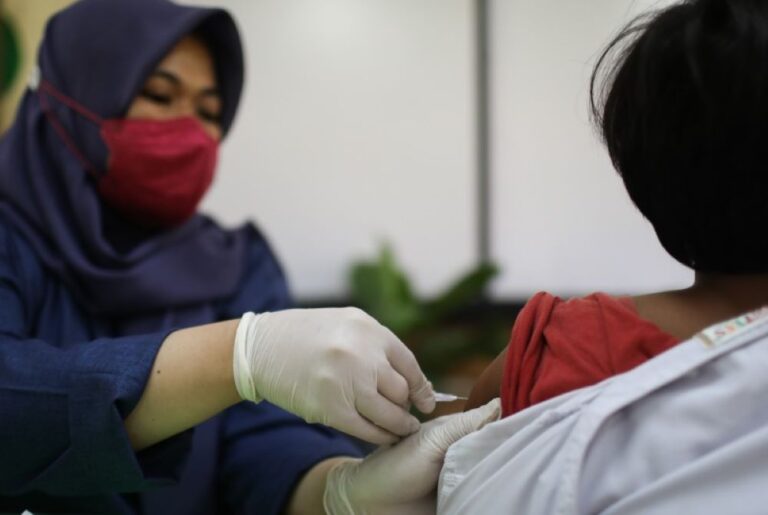 Mulai 1 Januari 2024, Vaksinasi Covid-19 Tetap Gratis untuk Kelompok Rentan