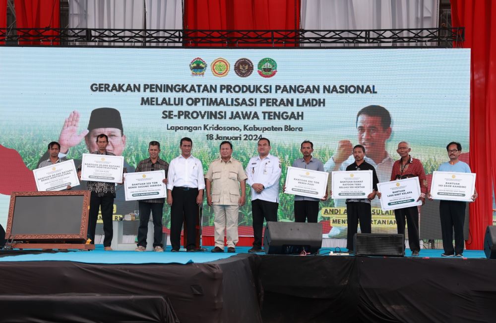 Guru hingga Emak-emak Bersorak Sambut Prabowo di Blora: 'Love You', Satu Putaran