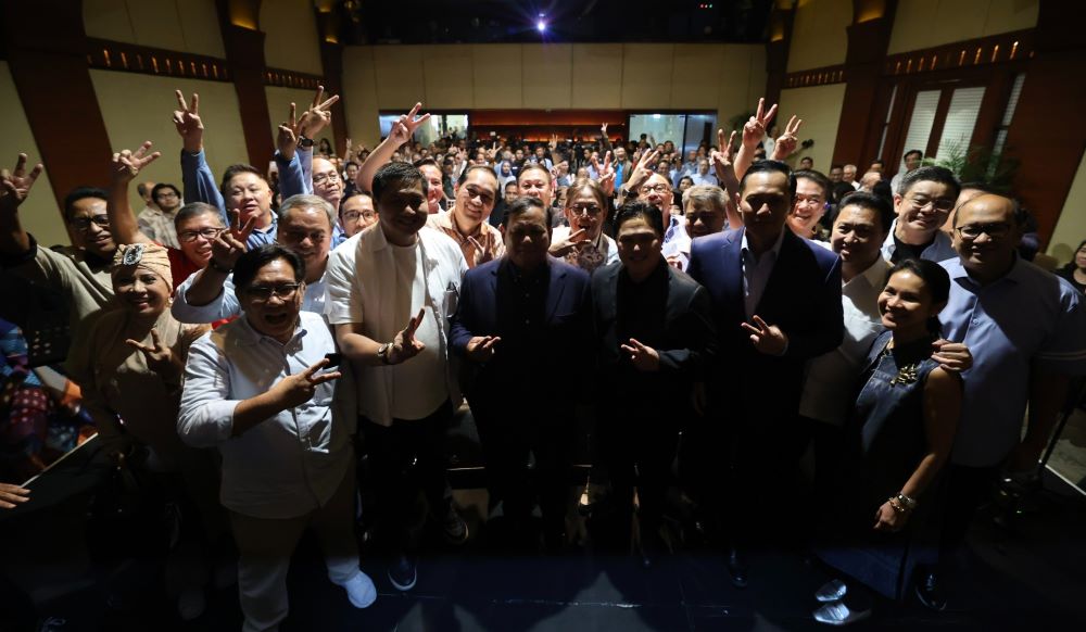 Momen Prabowo Nostalgia Nyanyi The Beatles dan Rock 60-an di Acara Alumni AS Relawan Erick Thohir