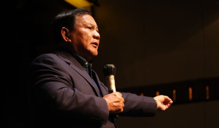 Momen Prabowo Nostalgia Nyanyi The Beatles dan Rock 60-an di Acara Alumni AS Relawan Erick Thohir