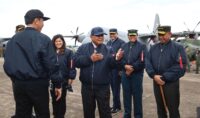 Jokowi dan Prabowo Kompak Pakai Jaket Bomber Saat Serah Terima C-130J Super Hercules