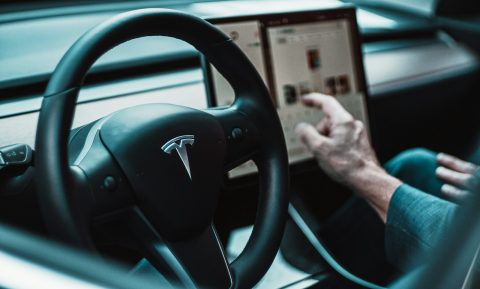 Recall ini termasuk beberapa kendaraan Model Y, Model S, dan Model X dari tahun 2023. Tesla mengatakan telah mengirimkan 1,8 juta kendaraan pada tahun 2023, sehingga 'panggilan kembali' ini mencakup lebih dari 10 persen dari output tahunan