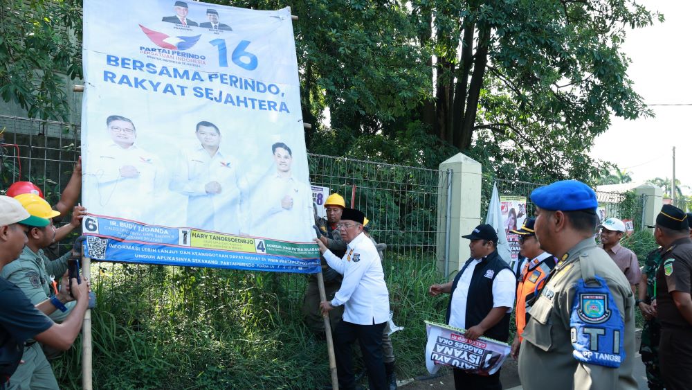 Masuki Masa Tenang, Wali Kota Benyamin Davnie Instruksikan Satpol PP Tertibkan Alat Peraga Kampanye