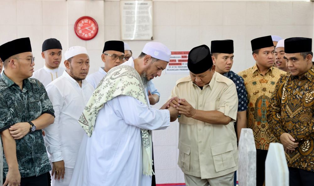 Ziarah ke Makam Habib Ali Kwitang, Prabowo Ungkap Hubungan Kekerabatan Keluarga