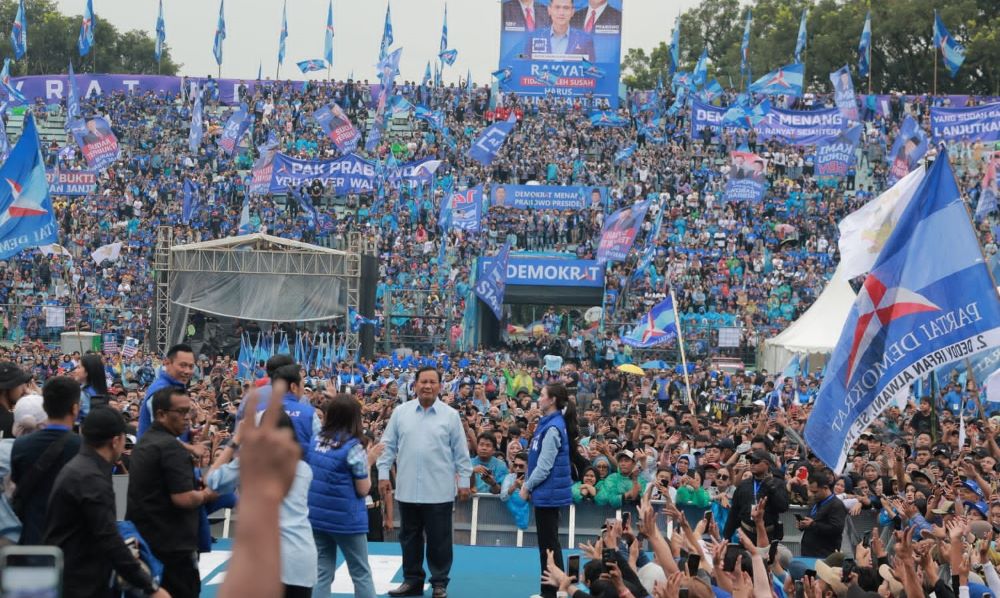 Prabowo di Malang, Seru-seruan Joget Bareng Denny Caknan hingga Terima Hadiah dari Warga