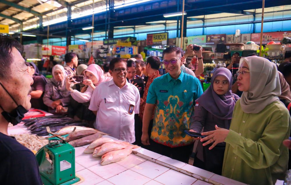 Jelang Ramadhan, Sekda Bersama Komisi IV DPR RI Pantau Stok dan Harga Komoditas Pangan di Tangsel 